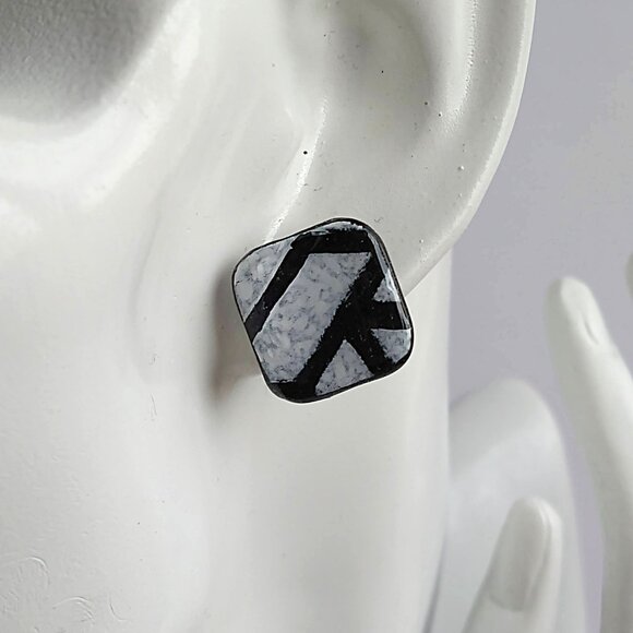 Handmade black / white polymer clay earrings. Boucles d'oreilles fait à la main - Picture 6 of 8